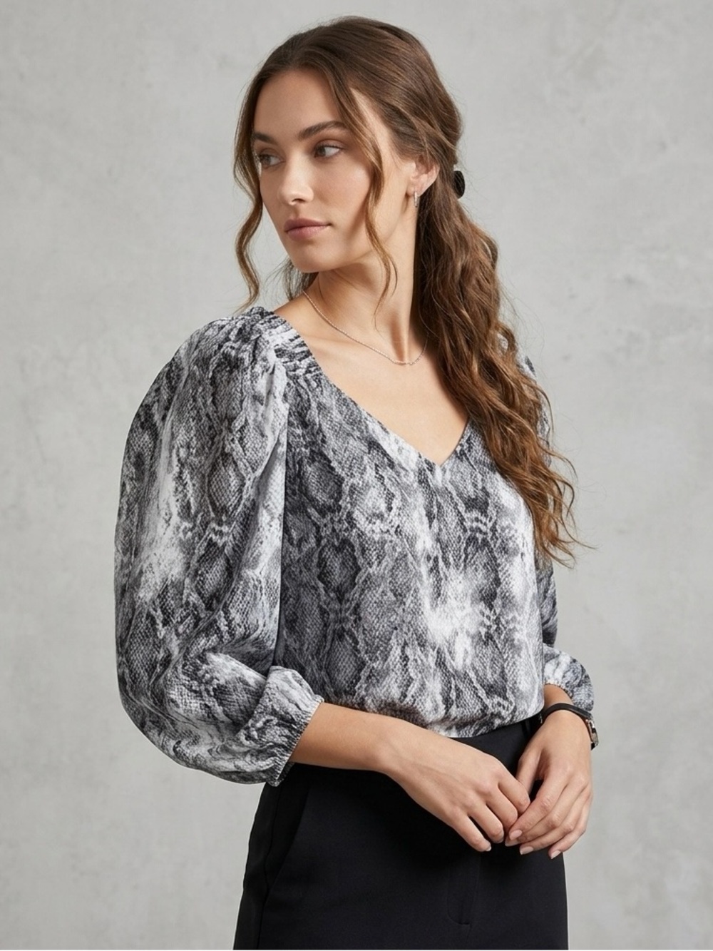 Vince Camuto Gray Snake Print V-Neck Puff Sleeve Blouse